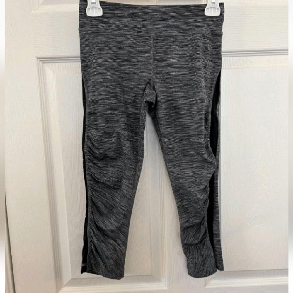 Lululemon cropped legging sheer side panel zippered pocket in back size 4